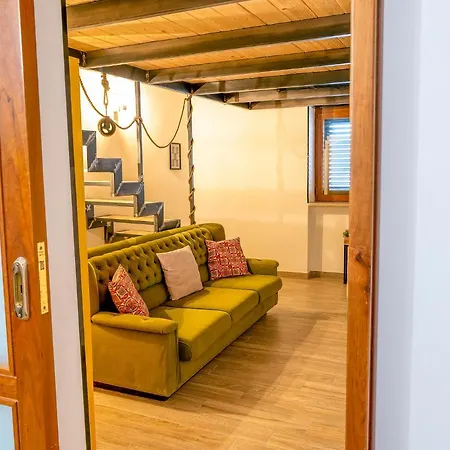 Primo Piano Apartment *